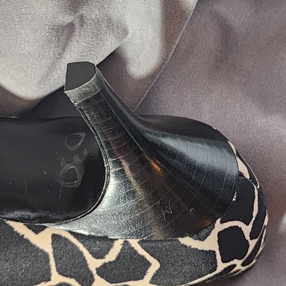 Bandolino Brown Tan Giraffe Print Peep Toe 3" Heel Fabric Dress Pumps Size 6.5M - Picture 14 of 16